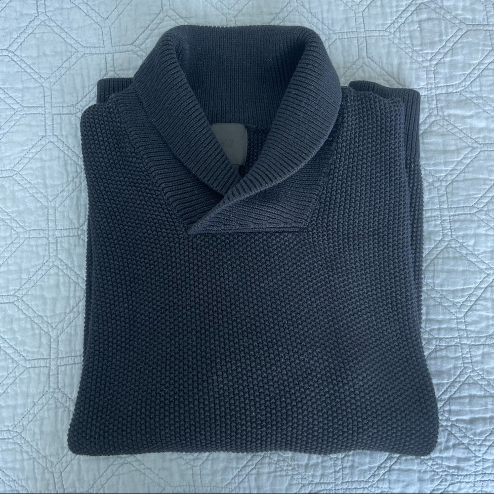Mens H&M thick cable knit cowl neck in black- size large